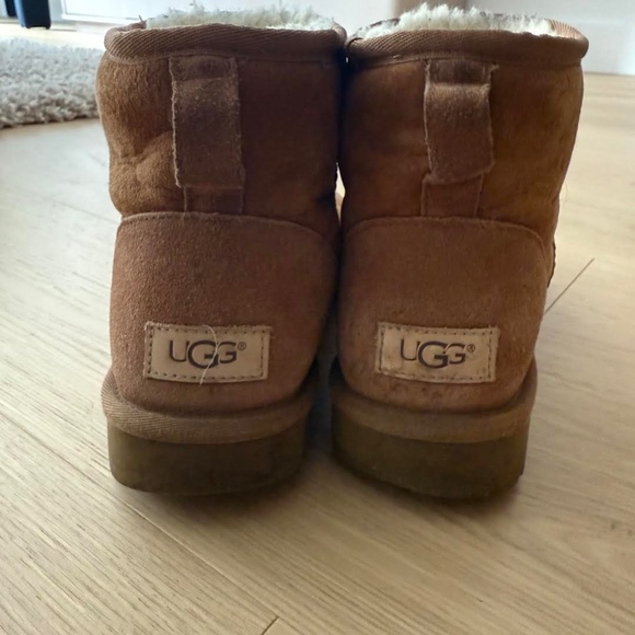 UGG Women's Classic Mini II - Picture 2 of 4